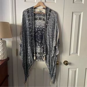 Mimi Blue Patterned Flowy Kimono